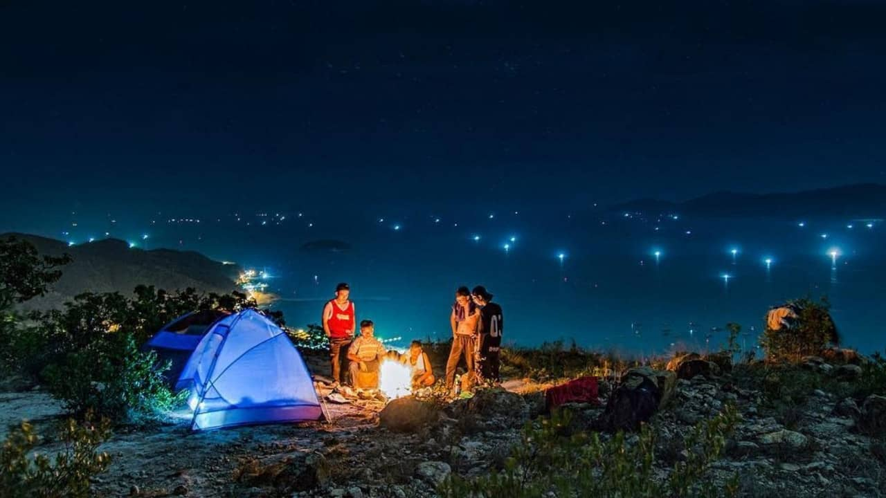 Cắm trại trên đỉnh LangBiang
