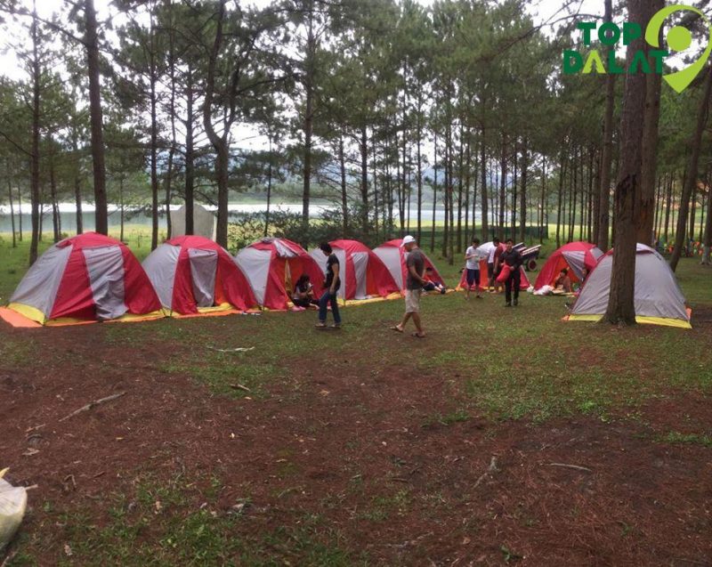 Camping gần khu vực làng