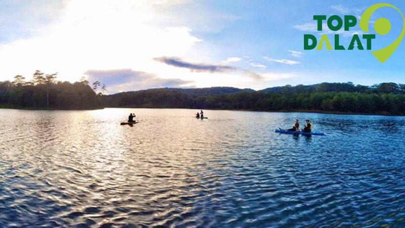Tham quan thuyền Kayak và thuyền đạp vịt