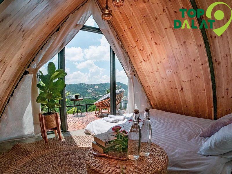 Homestay vintage tại Mây Lang Thang Đà Lạt, view rừng thông.