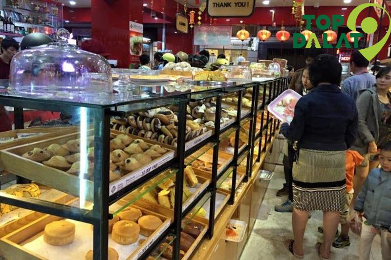 Bánh mì Liên Hoa từ lâu đã trở thành biểu tượng ẩm thực sáng sớm của Đà lạt