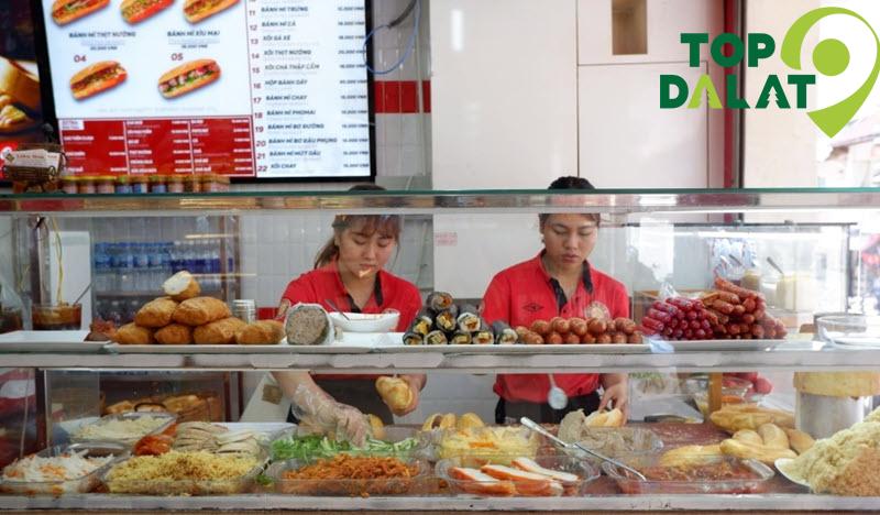 Ổ bánh mì giòn tan với nhân đầy đặn, đậm đà