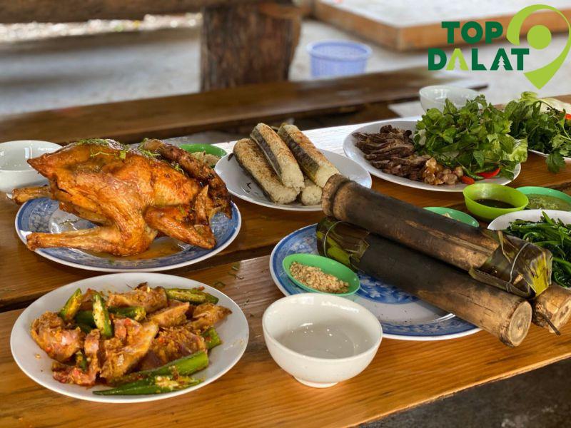 Gà nướng cơm lam Duy Khương vàng ươm hấp dẫn