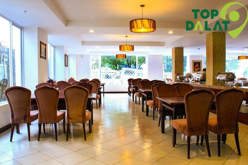 Nhà hàng trong khuôn viên khách sạn Ngọc Phát Đà Lạt