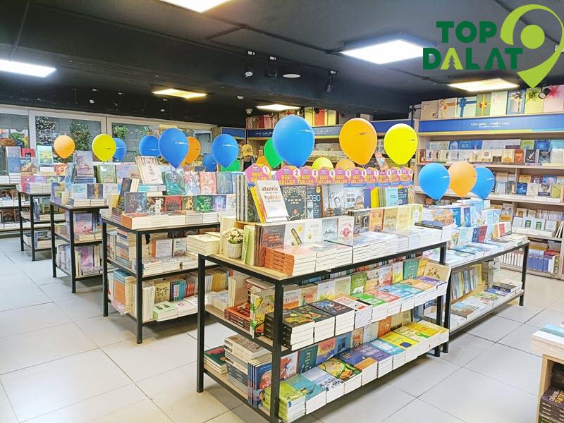 Giờ mở cửa và liên hệ