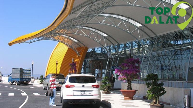 Các loại phương tiện phổ biến: taxi, xe đưa đón, xe máy