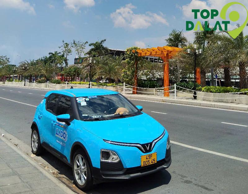 Taxi Lado sử dụng xe điện VinFast tại Đà Lạt