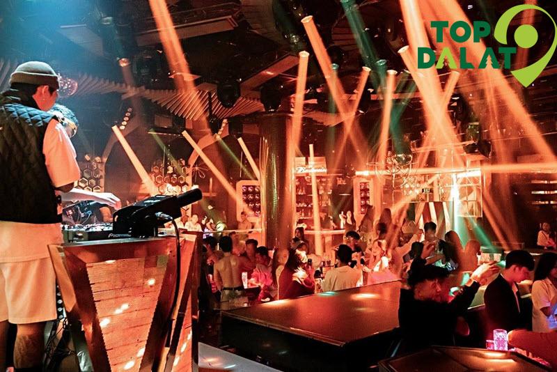 Rain Night Club Bar – Vũ trường huyền thoại