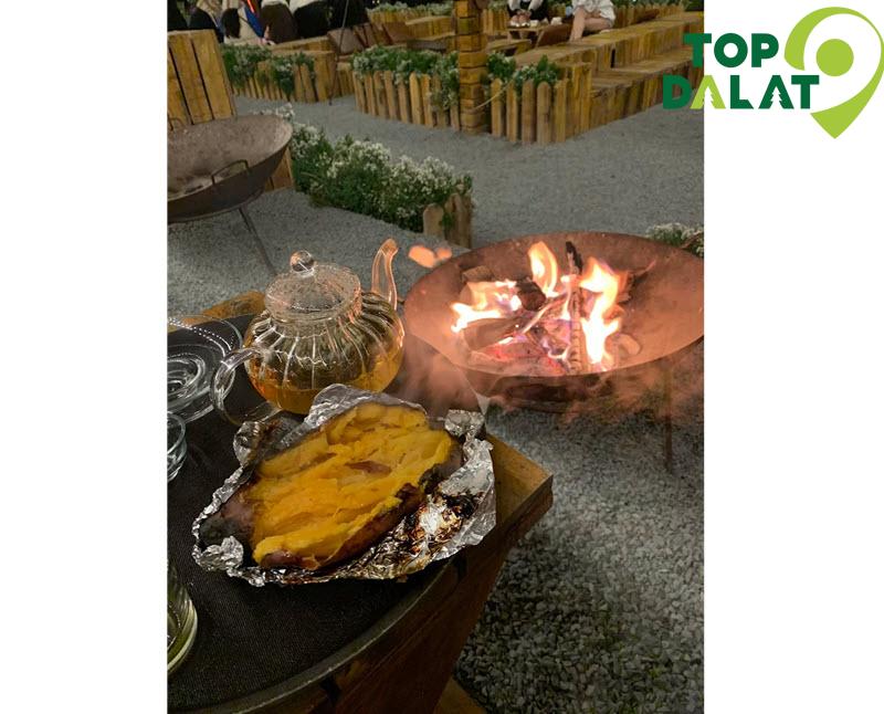 Tiệm cà phê bánh nhà mây cây